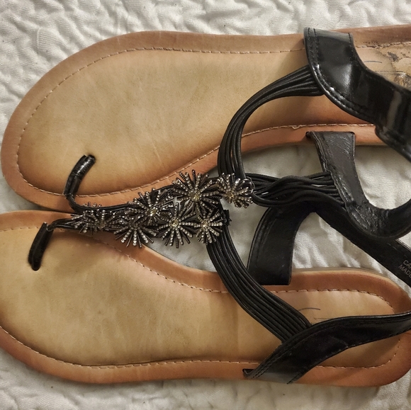 Sandals - Picture 1 of 2